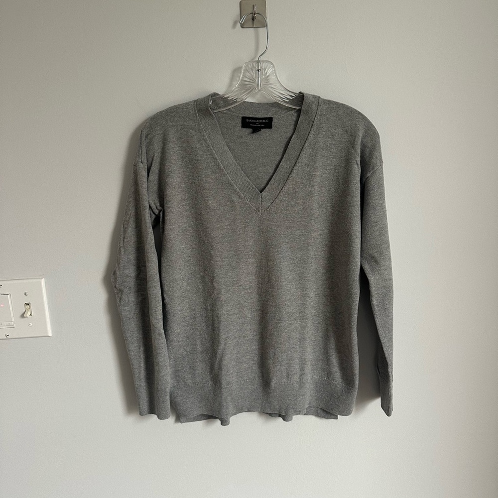 Banana Republic Sweater ❤️